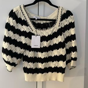 SUNCOO. Paris blk/white top with topstitch detail